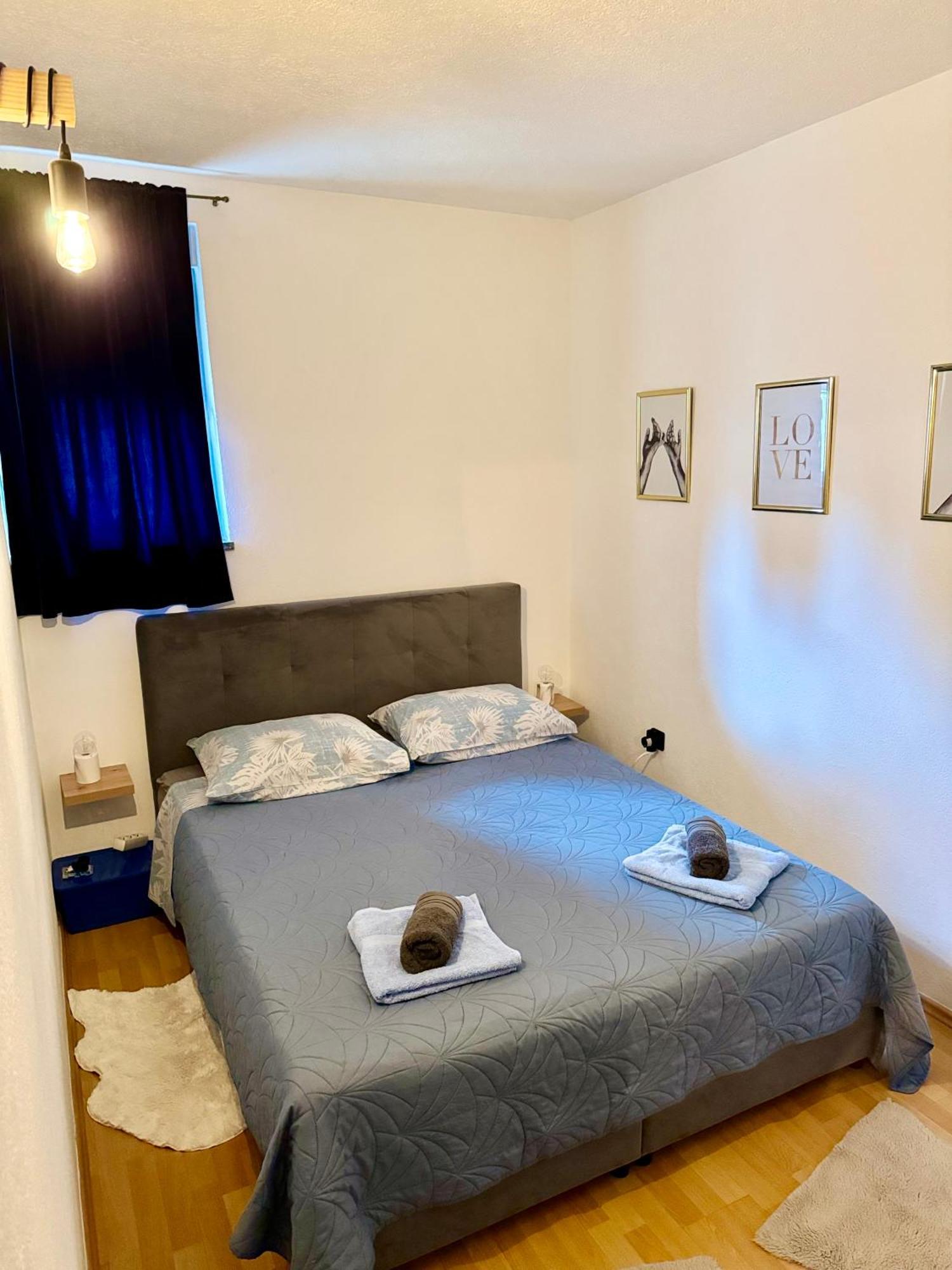 Zeus Apartment *